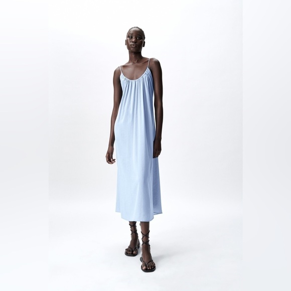 Dresses & Skirts - Zara Flowy Midi Dress